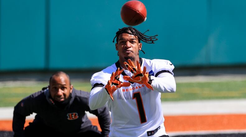 Cincinnati Bengals wide receiver Ja'Marr Chase (1) makes a catch during an NFL football rookie minicamp in Cincinnati, Friday, May 14, 2021. (AP Photo/Aaron Doster)