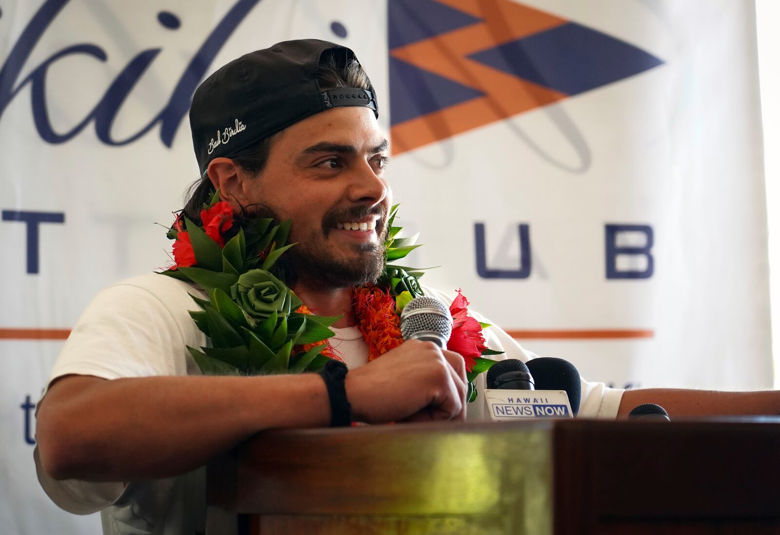 Oliver Widger, 29-year-old Oregon man who sailed from Oregon to Hawai, arrives at the Waikiki Yacht Club, on Saturday, May 24, 2025 in Waikiki, Hawaii. (AP Photo/Michelle Bir)