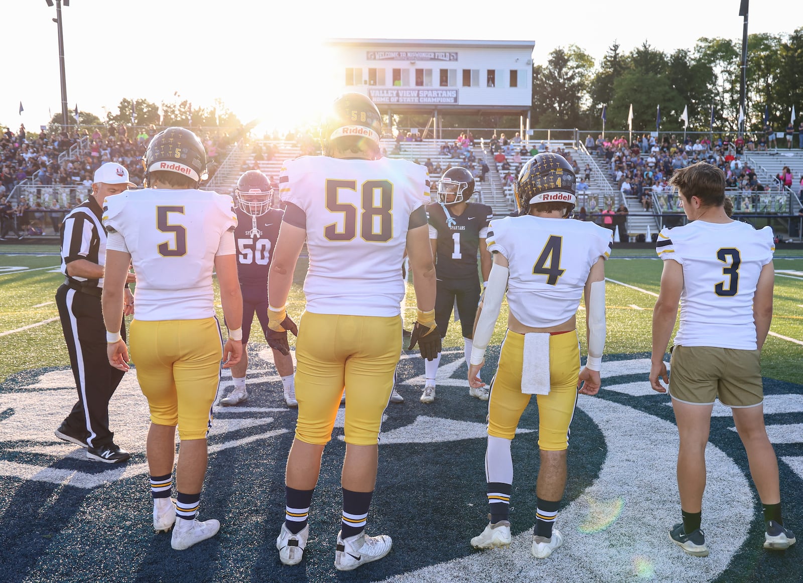 Valley View hosted Oakwood in a Southwestern Buckeye League game on Friday, Sept. 26 at Niswonger Field. BRYANT BILLING / STAFF