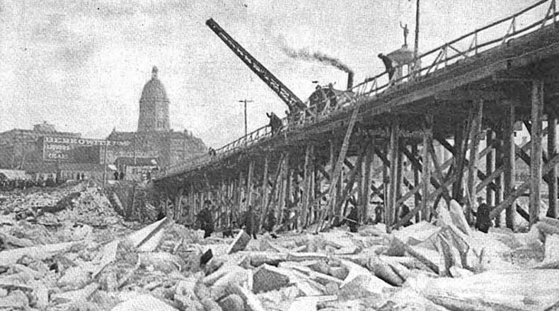 An ice jam imperiled the bridge at High and Main streets in Hamilton in February 1914. CONTRIBUTED