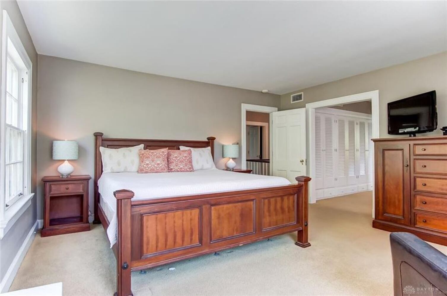 PHOTOS: Luxury Oakwood colonial home on market