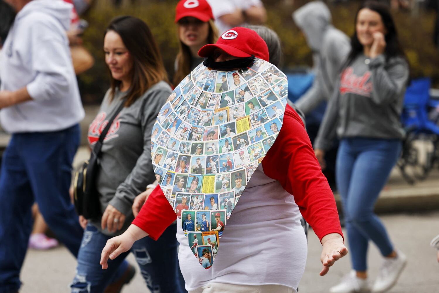 041222 Reds parade