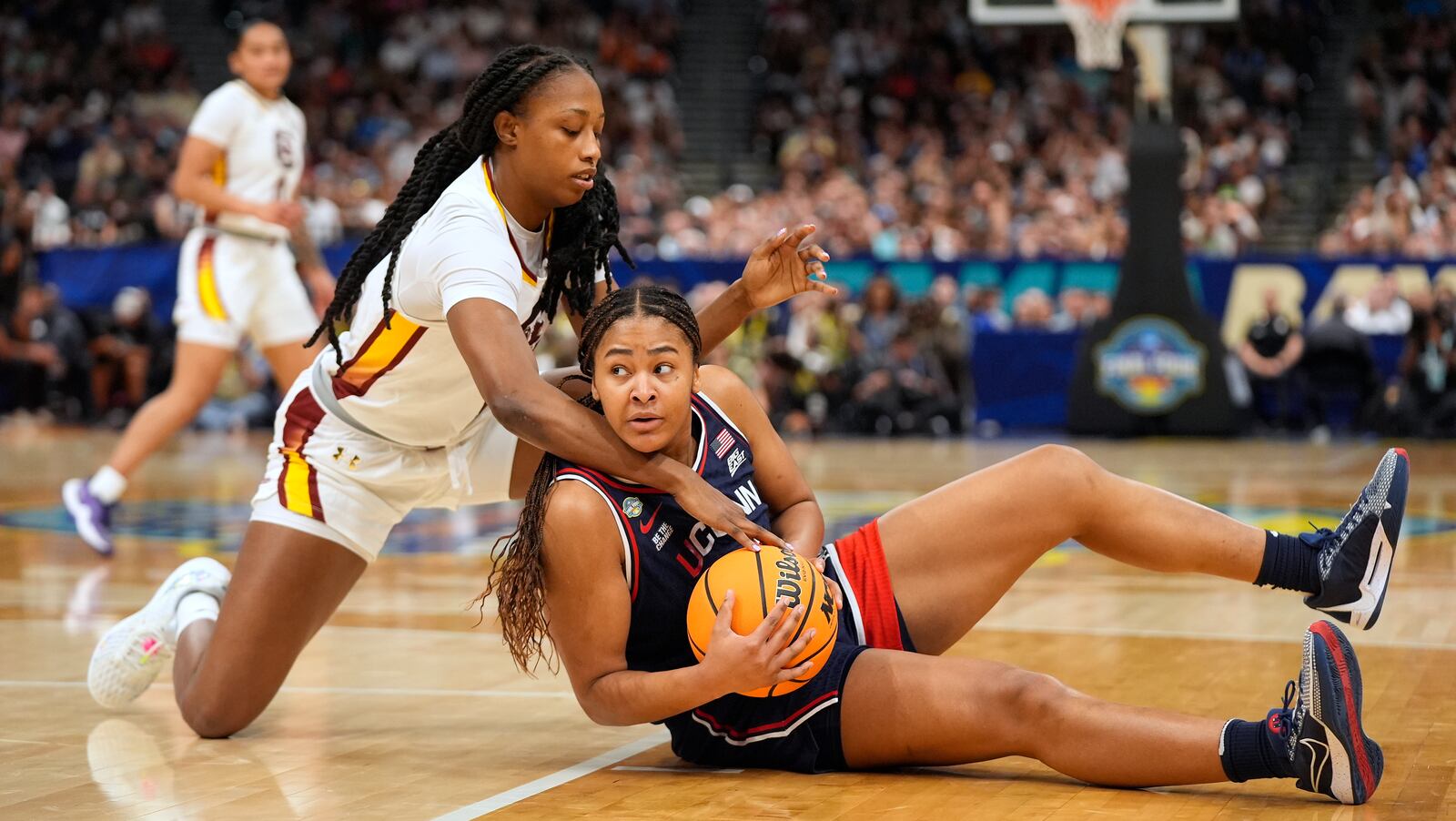 South Carolina forward Joyce Edwards (8) and UConn forward Sarah Strong (21) scramble for a loose ball during the first half of the national championship game at the Final Four of the women's NCAA college basketball tournament, Sunday, April 6, 2025, in Tampa, Fla. (AP Photo/John Raoux)
