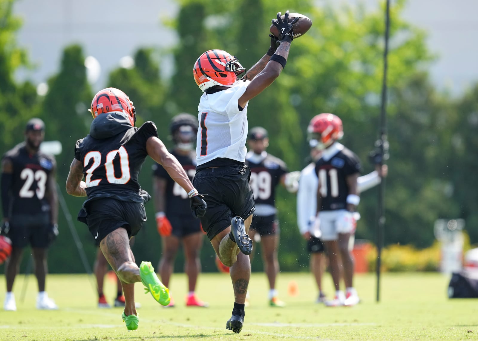 Cincinnati Bengals Ja'Marr Chase (1) makes a catch ahead of DJ Turner II (20) during practice at the team's NFL football training camp, Thursday, July 24, 2025, in Cincinnati. (AP Photo/Jeff Dean)