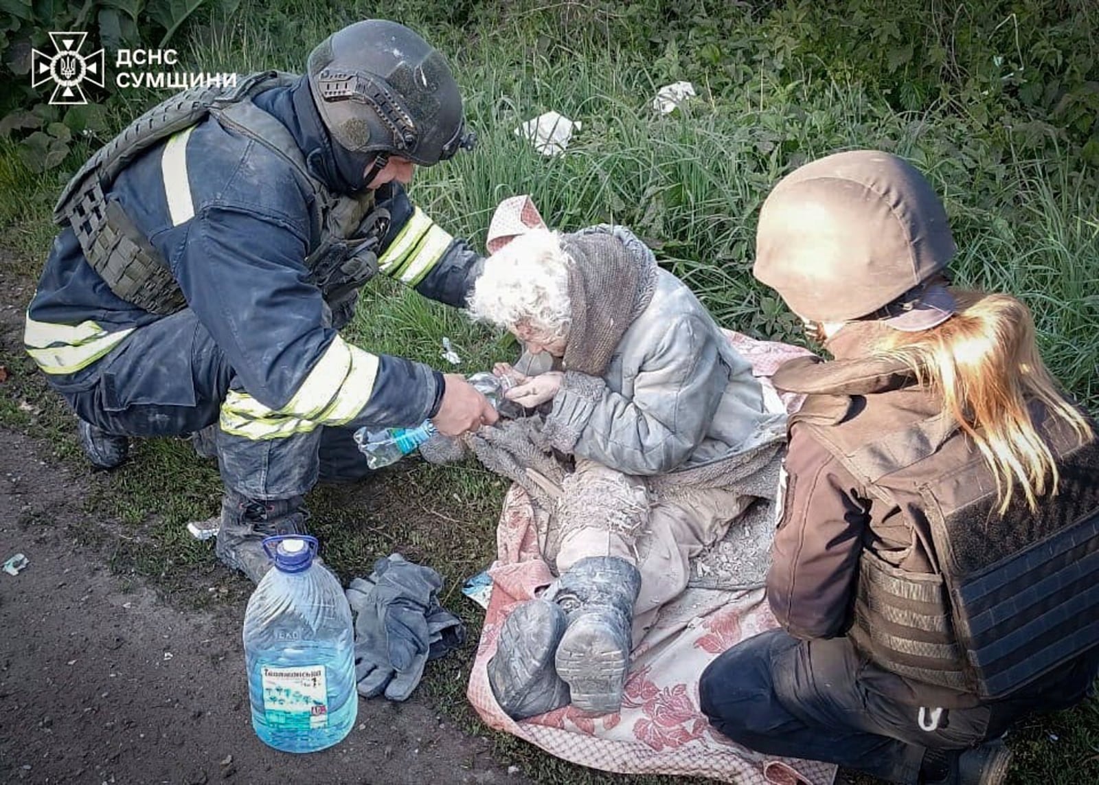 In this photo provided by the Ukrainian Emergency Services on May 8, 2025, a rescue worker helps an injured elderly woman evacuated from a building which was heavily damaged by a Russian strike in Sumy region, Ukraine. (Ukrainian Emergency Service via AP)