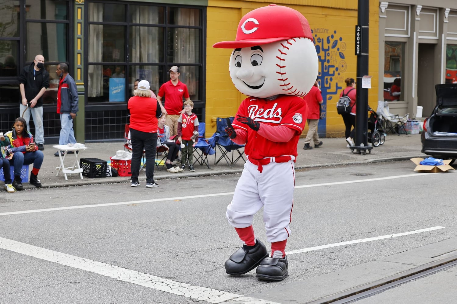 041222 reds parade