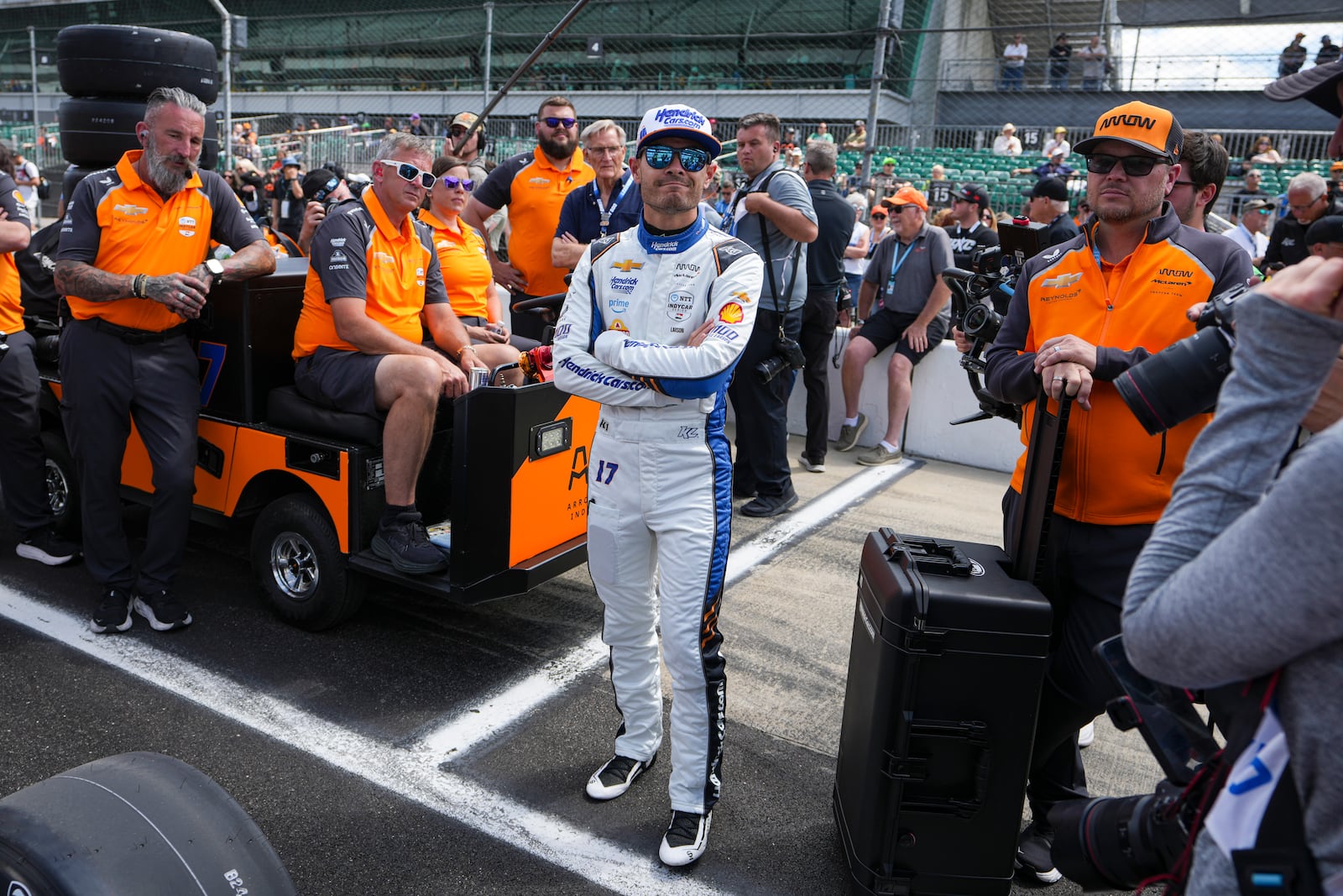 Kyle Larson watches with his crew as he waits for is turn during qualification for the Indianapolis 500 auto race at Indianapolis Motor Speedway in Indianapolis, Saturday, May 17, 2025. (AP Photo/Michael Conroy)