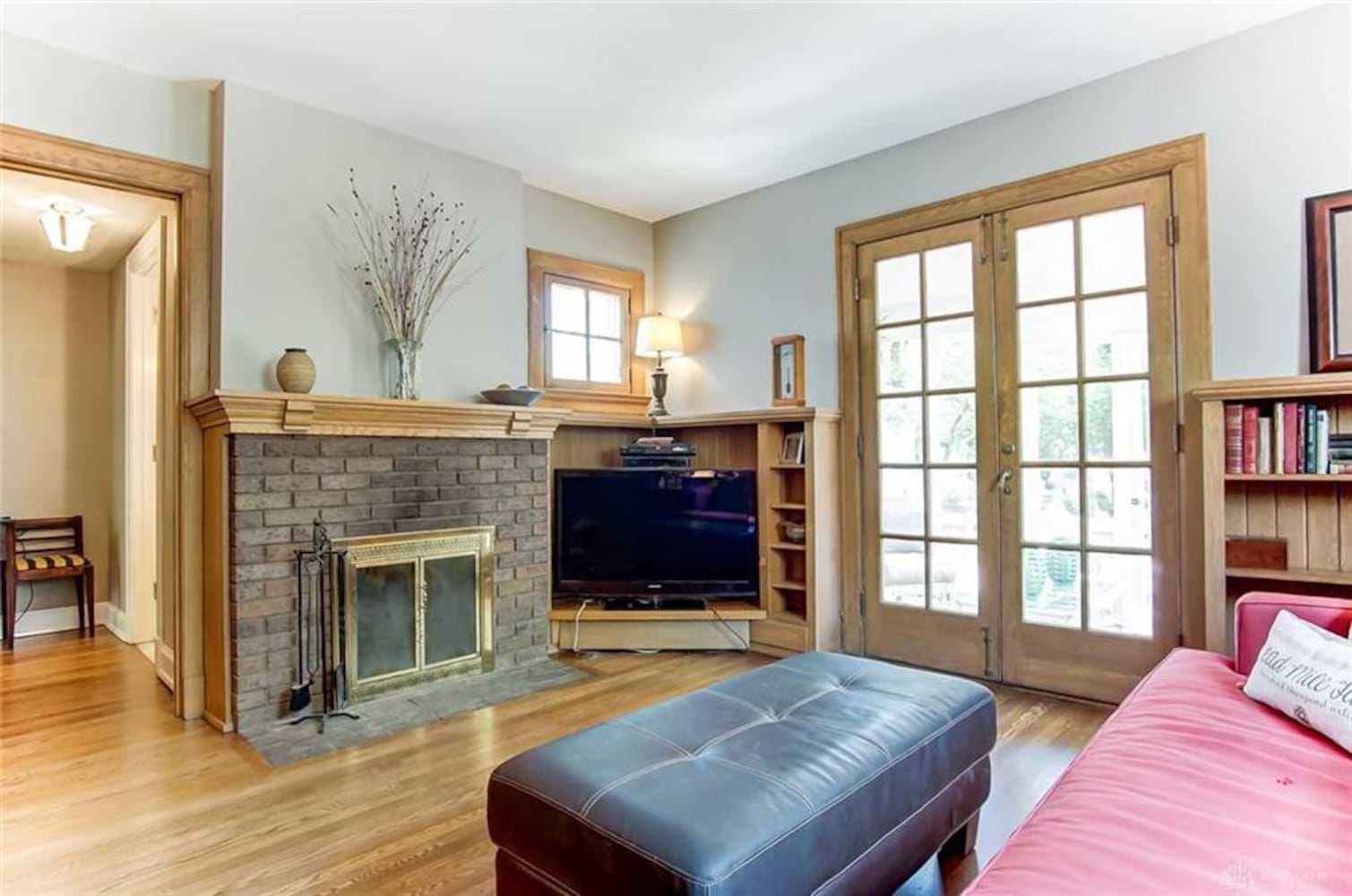 PHOTOS: Luxury Oakwood colonial home on market