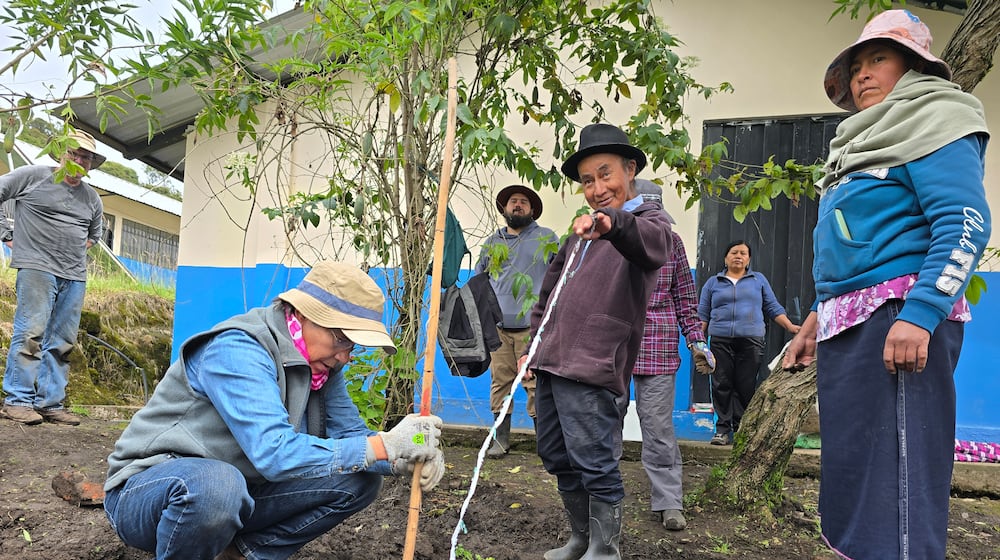 Master Gardener Volunteer Jo Roth working in the Quichinche community with parents of the children who attend the school to plant a garden.