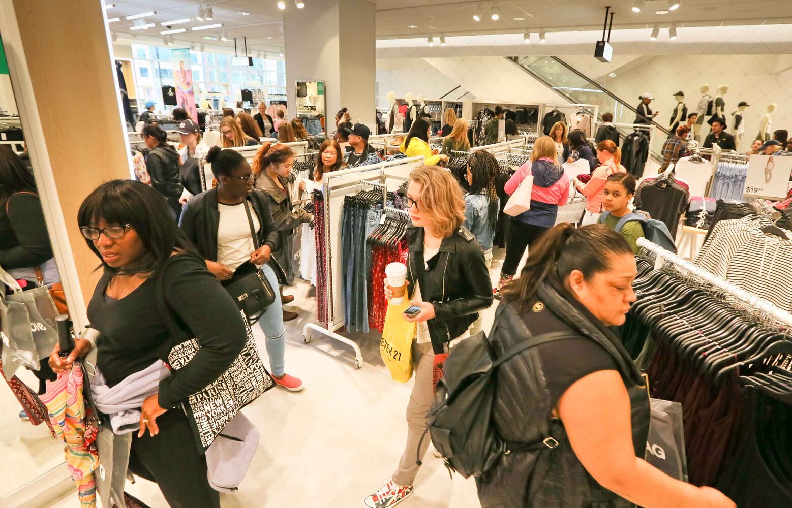 H&M opens at Liberty Center