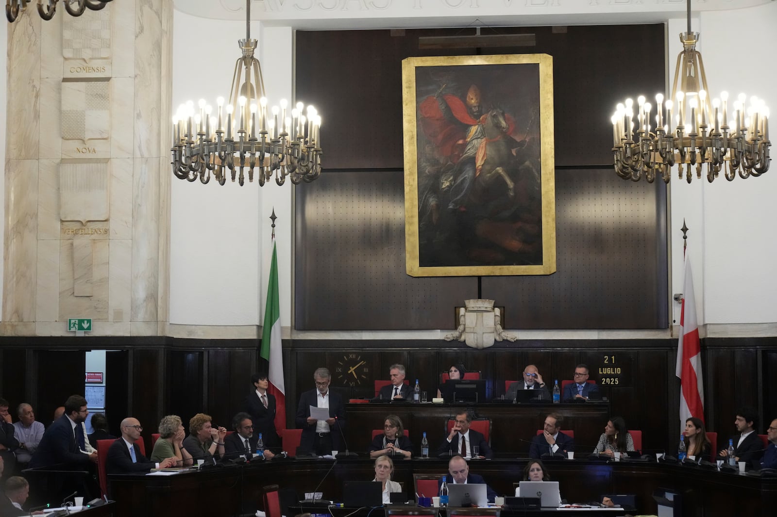 Milan's Councillor for Urban Regeneration, Giancarlo Tancredi, center left, delivers his speech in the City Council Monday, July 21, 2025, in Milan, northern Italy, as prosecutors are investigating more than 70 individuals, including Mayor Sala and Tancredi, over a sprawling corruption probe into the city's real estate industry. (AP Photo/Antonio Calanni)