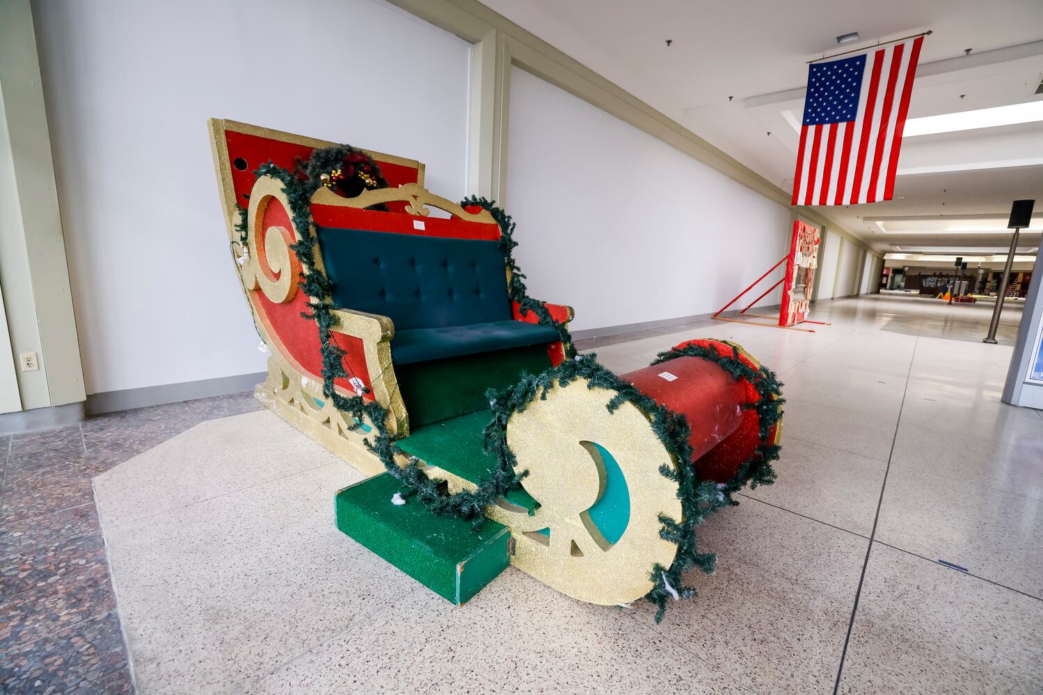 041125 Towne Mall Auction