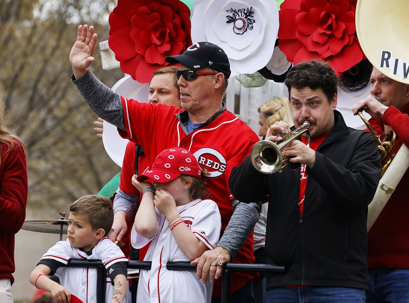 041222 Reds parade