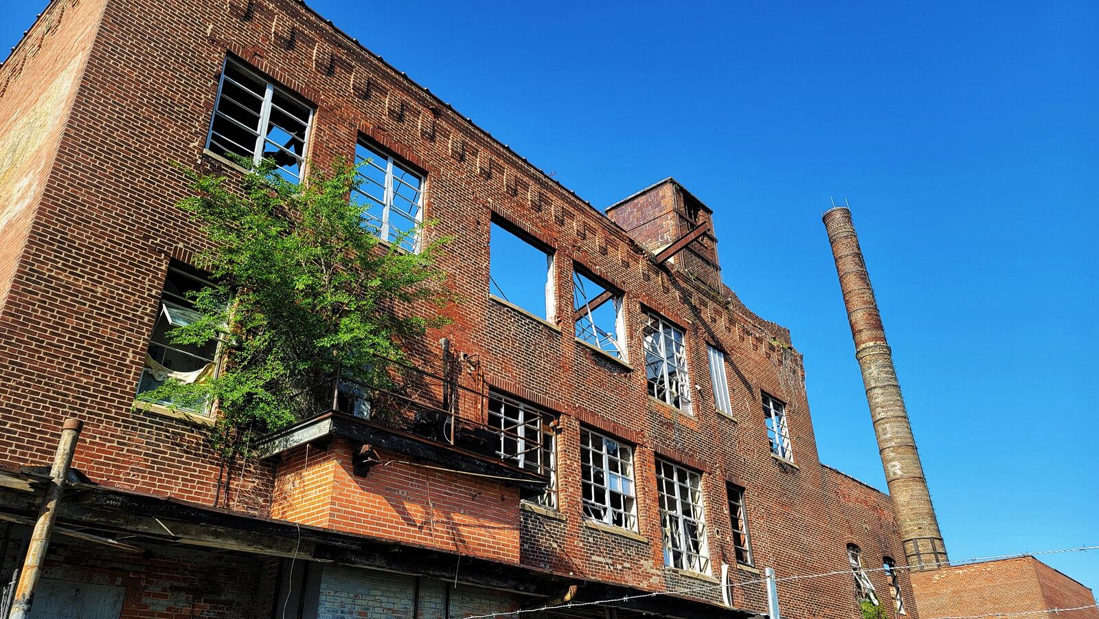 The former French Bauer Dairy building at 551 N. 6th St. has been the site of several fires in recent years. NICK GRAHAM/STAFF
