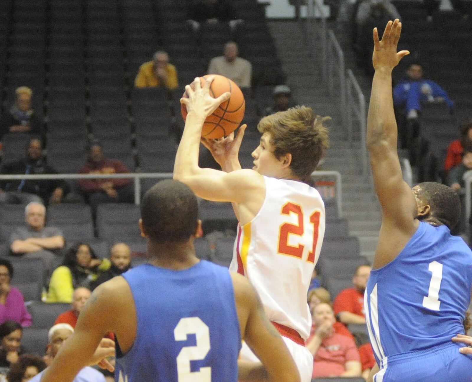 Fenwick’s Jonathan Hoerlein (21) gets past Dunbar’s Tavion Thomas (1) and Joseph Scates (2) and heads to the basket during Wednesday night’s Division II sectional final at the University of Dayton Arena. MARC PENDLETON/STAFF