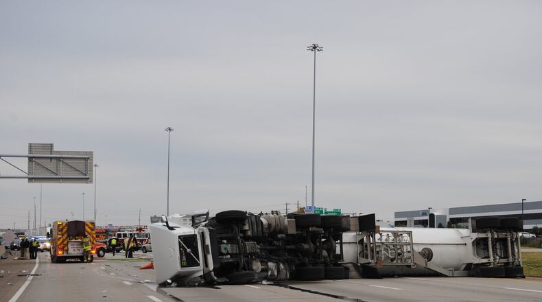 A tanker trailer filled with ammonia lay on its side across all lanes of southbound Interstate 75 for nearly six hours Friday, Oct. 26, 2018, injuring two people and wreaking havoc for drivers across the area. The crash, which involved the truck and two other vehicles, occurred just after 9 a.m. between I-75’s Liberty Way and Tylersville Road exits. ERIC SCHWARTZBERG/STAFF
