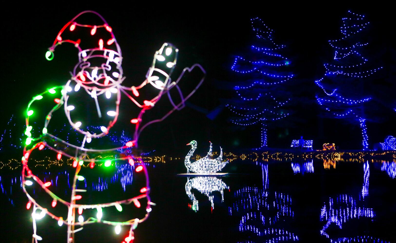 111920 Journey Borealis at Pyramid Hill drive-thru holiday light display