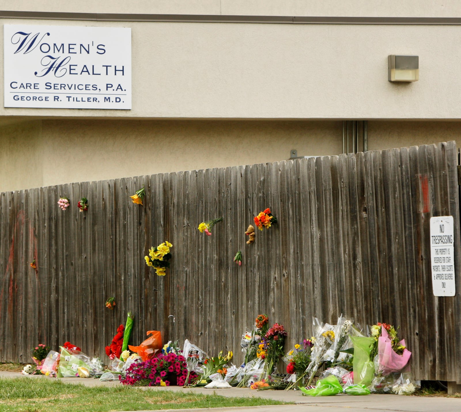 FILE - Mementos are placed at a memorial outside Women's Health Care Services owned by Dr. George Tiller in Wichita, Kan., Tuesday, June 2, 2009, after he was fatally shot during church services Sunday. (AP Photo/Charlie Riedel, File)