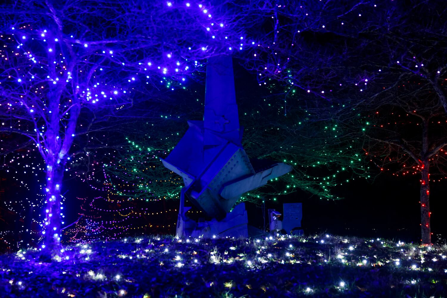 111622 Pyramid Hill lights