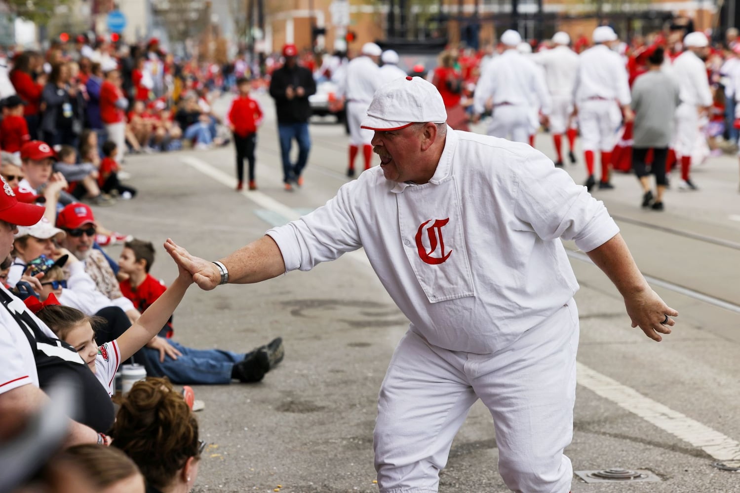 041222 Reds parade