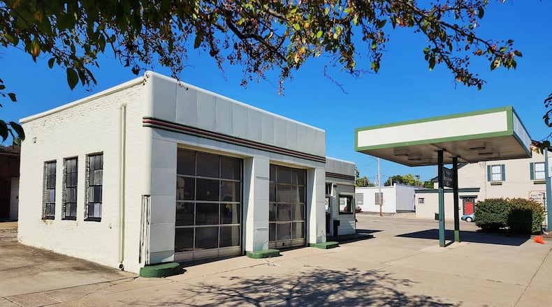 The former Ritzi body shop on Main Street in Hamilton could become Agave and Rye restaurant. NICK GRAHAM/STAFF