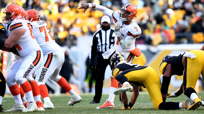 PITTSBURGH, PA - DECEMBER 31: DeShone Kizer #7 of the Cleveland Browns attempts a pass in the third quarter during the game against the Pittsburgh Steelers at Heinz Field on December 31, 2017 in Pittsburgh, Pennsylvania. (Photo by Joe Sargent/Getty Images)