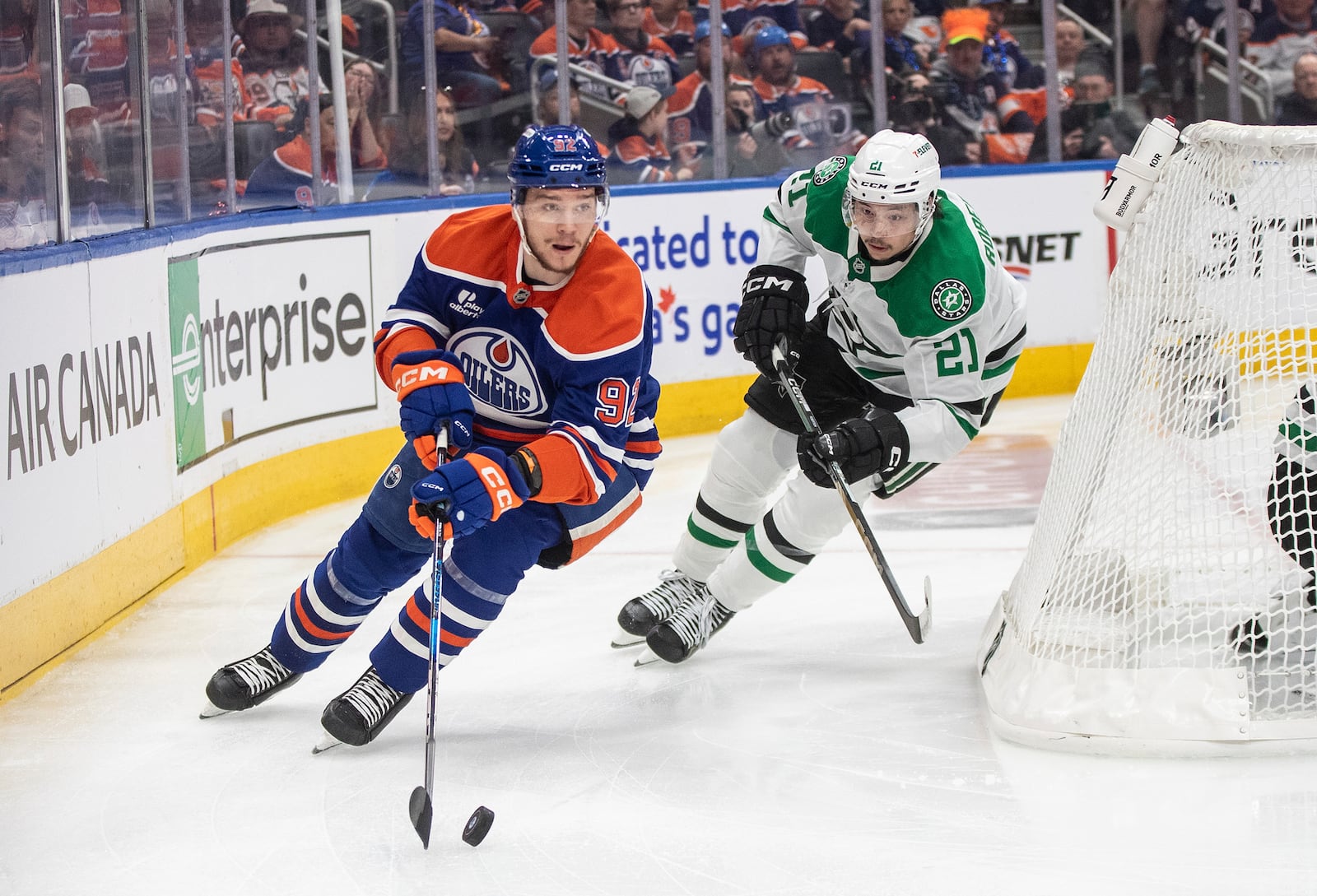 Dallas Stars' Jason Robertson (21) chases Edmonton Oilers' Vasily Podkolzin (92) during the nsecond period of Game 3 of the NHL hockey Stanley Cup Western Conference final in Edmonton, Alberta, Sunday, May 25, 2025. (Jason Franson/The Canadian Press via AP)