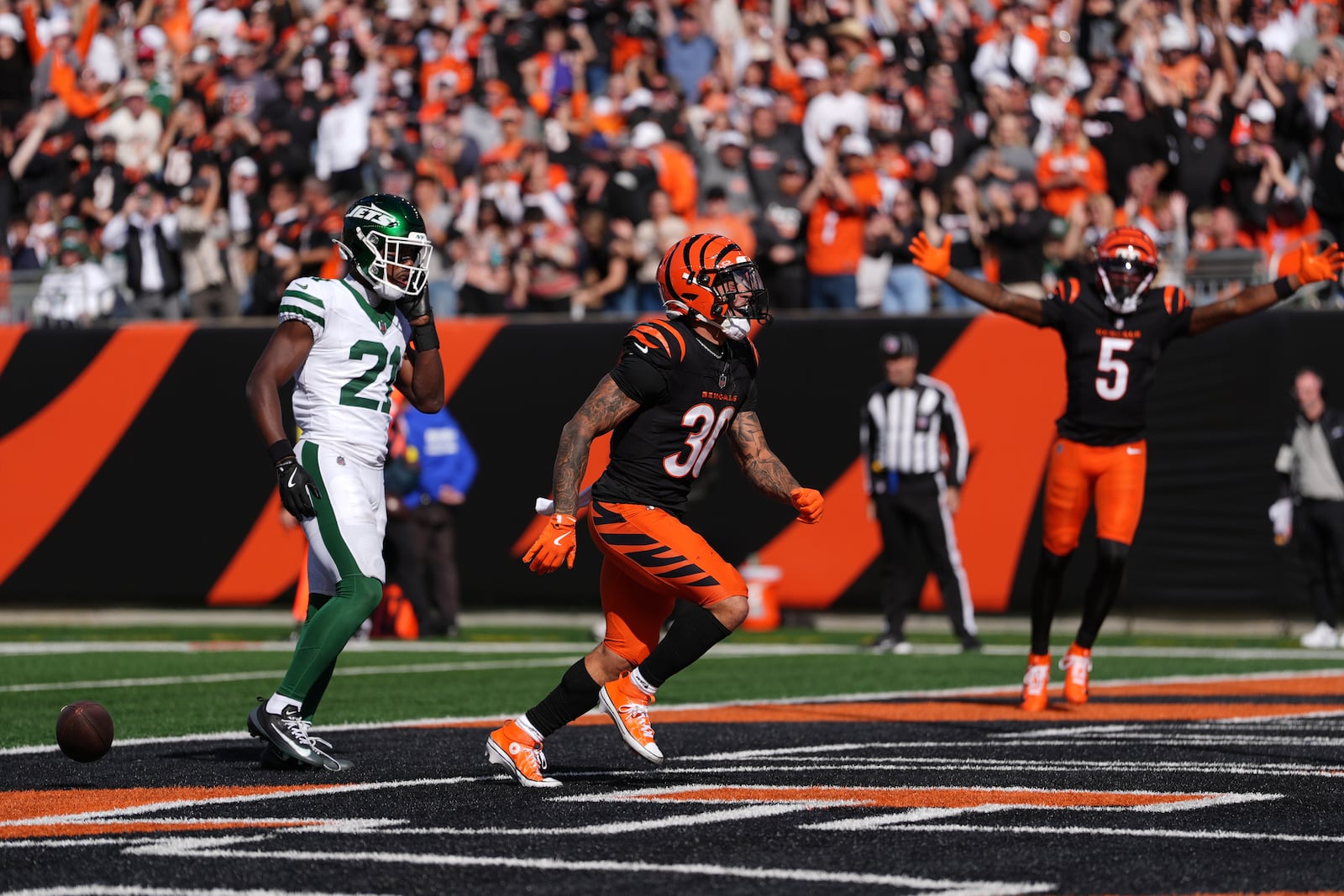 Cincinnati Bengals running back Chase Brown (30) celebrates after scoring a touchdown during the first half of an NFL football game against the New York Jets, Sunday, Oct. 26, 2025, in Cincinnati. (AP Photo/Joshua A. Bickel)