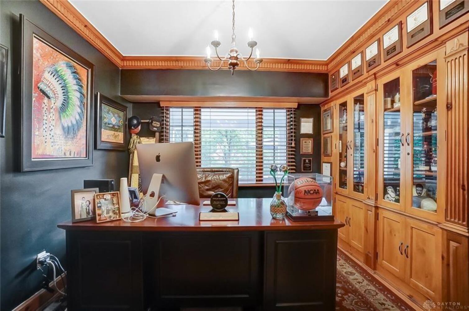 PHOTOS: Georgian Colonial in Oakwood listed for $769K