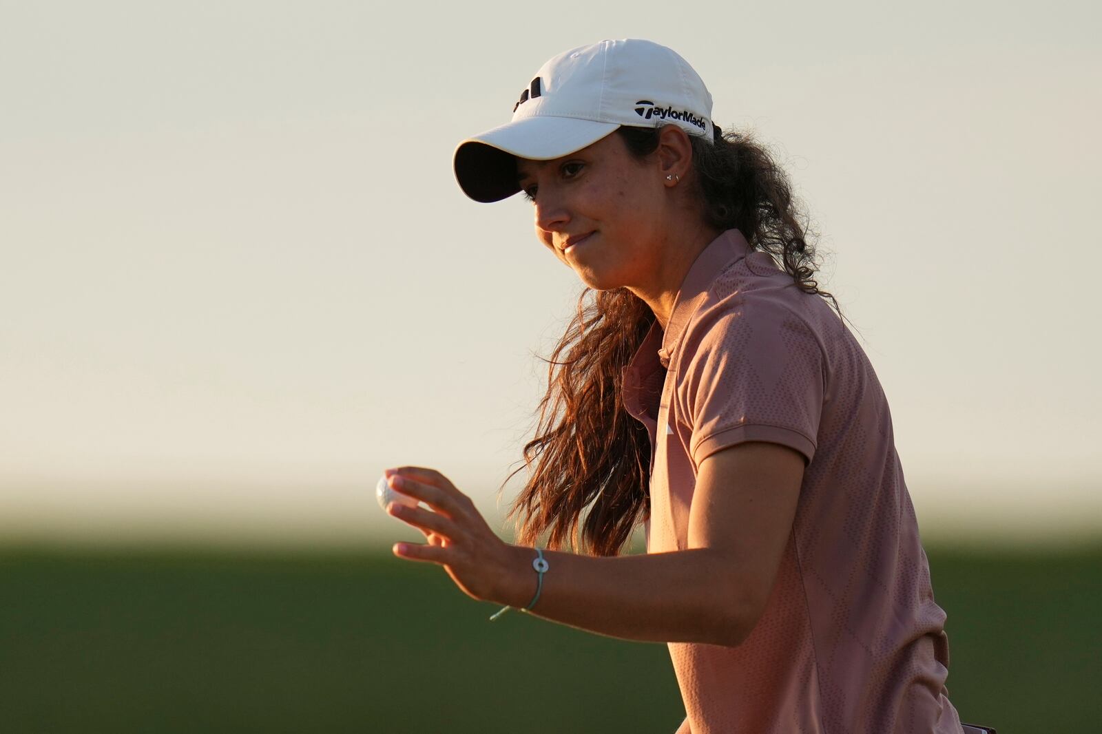Julia Lopez Ramirez, of Spain, reacts after her putt on the ninth hole during the first round of the U.S. Women's Open golf tournament at Erin Hills Thursday, May 29, 2025, in Erin, Wis. (AP Photo/Jeff Roberson)