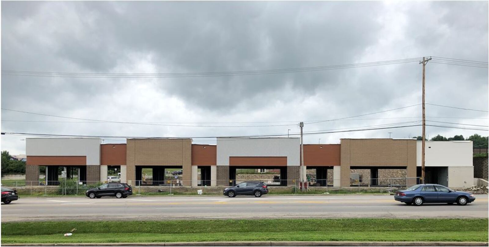 A shopping area where an orthodontist practice will be the owner and first tenant is coming along on Main Street in Hamilton. MIKE RUTLEDGE/STAFF