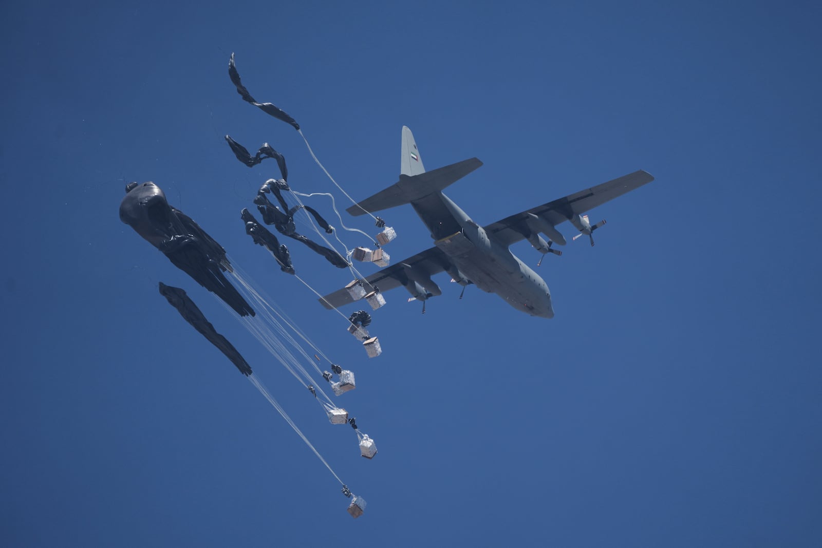 Humanitarian aid is airdropped to Palestinians over Gaza City, Gaza Strip, Sunday, July 27, 2025. (AP Photo/Jehad Alshrafi)