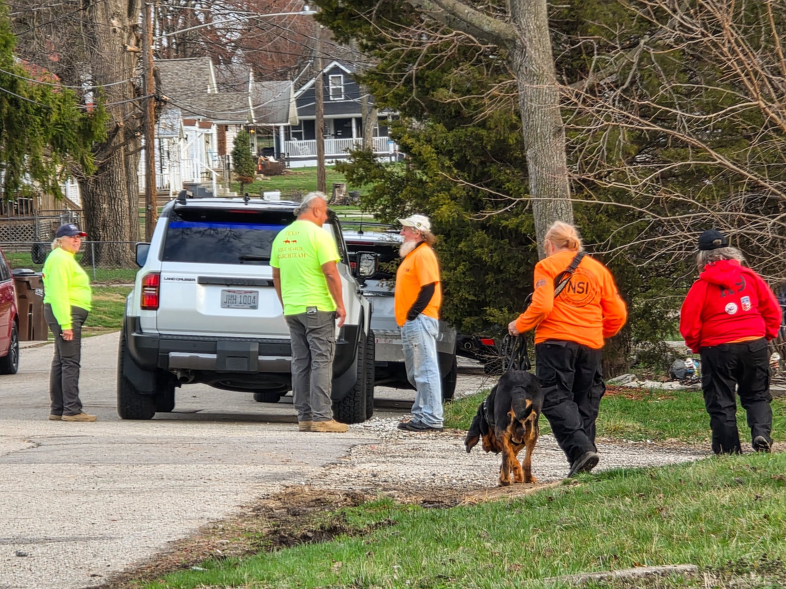 Crews responded around 2:45 a.m. Saturday, March 7 to Emerald Edge apartments off East Second Street in Franklin on reports of a missing child and mother. NICK GRAHAM/STAFF