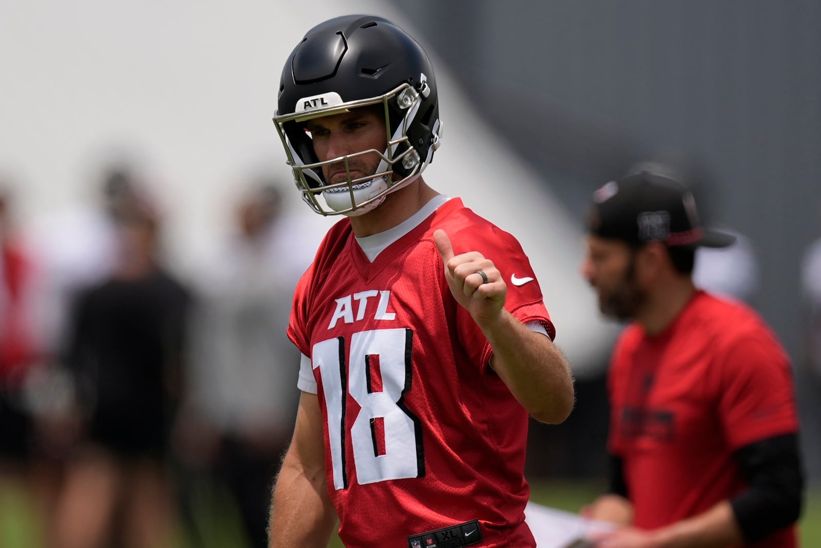 Atlanta Falcons quarterback Kirk Cousins works out during practice at NFL football minicamp, Tuesday, June 10, 2025, in Flowery Branch, Ga. (AP Photo/Mike Stewart)