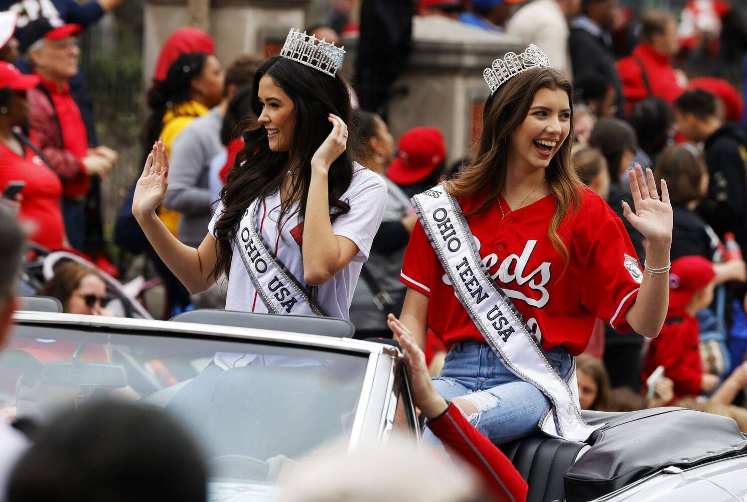 041222 Reds parade