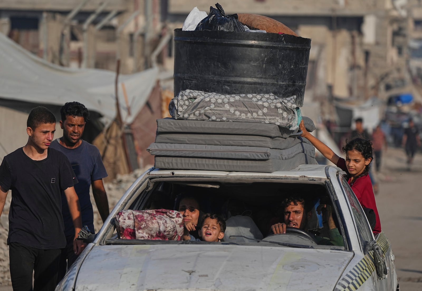 Displaced Palestinians flee Jabalia after the Israeli army issued evacuation orders, in Gaza City, Sunday, June 29, 2025. (AP Photo/Jehad Alshrafi)