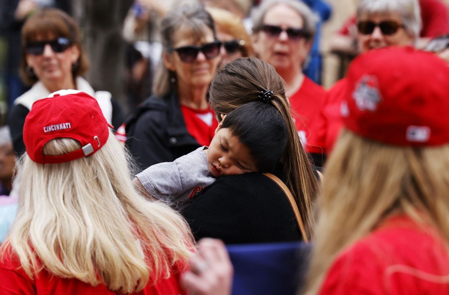 041222 Reds parade