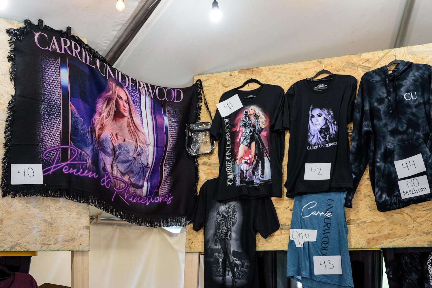 PHOTOS: Carrie Underwood & Shaboozey at the 2025 Voices of America Country Music Fest