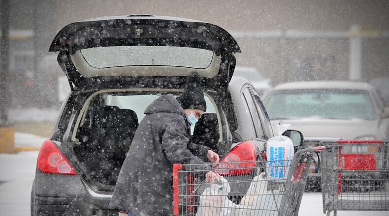 Snow showers in Clark County Sunday Jan. 23, 2022. MARSHALL GORBY.