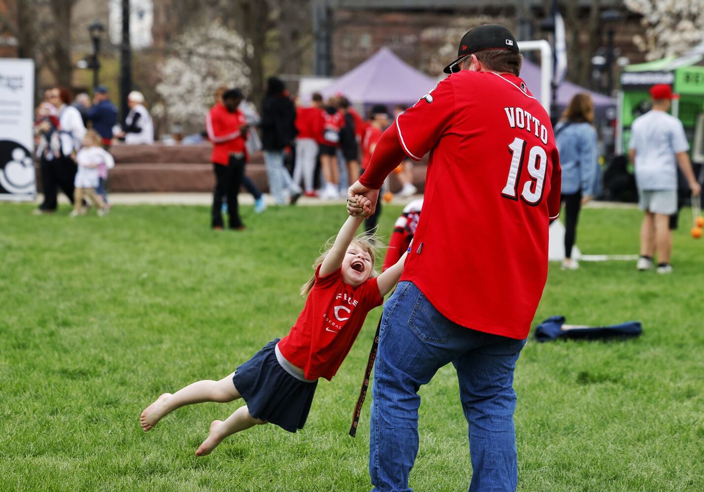 032725 Reds Parade