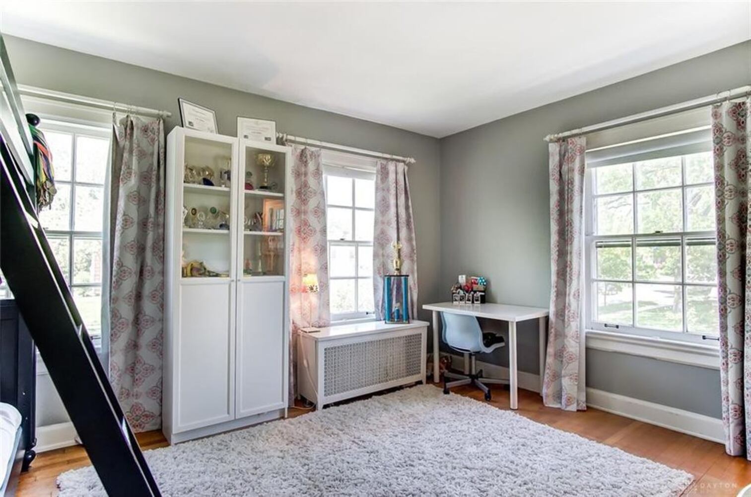 PHOTOS: Luxury Oakwood colonial home on market