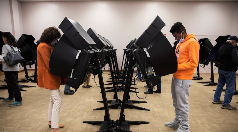FILE — Early voting at the Franklin County Board of Elections in Columbus, Ohio, Oct. 14, 2022. The New York Times offers a beginner’s guide that looks at what’s at stake in the midterm elections (issues like abortion rights and voting rights) and some of the trends (the party that controls the presidency has fared poorly) to get voters up to speed. (Maddie McGarvey/The New York Times)