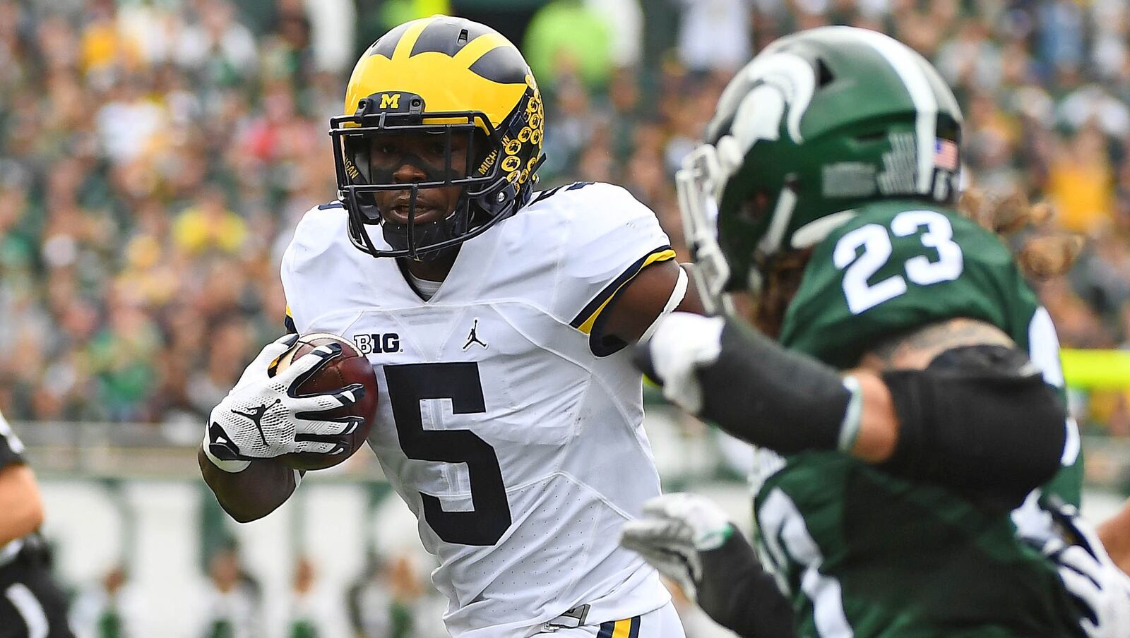Michigan Wolverines linebacker Jabrill Peppers (5) plays a bit of offense.