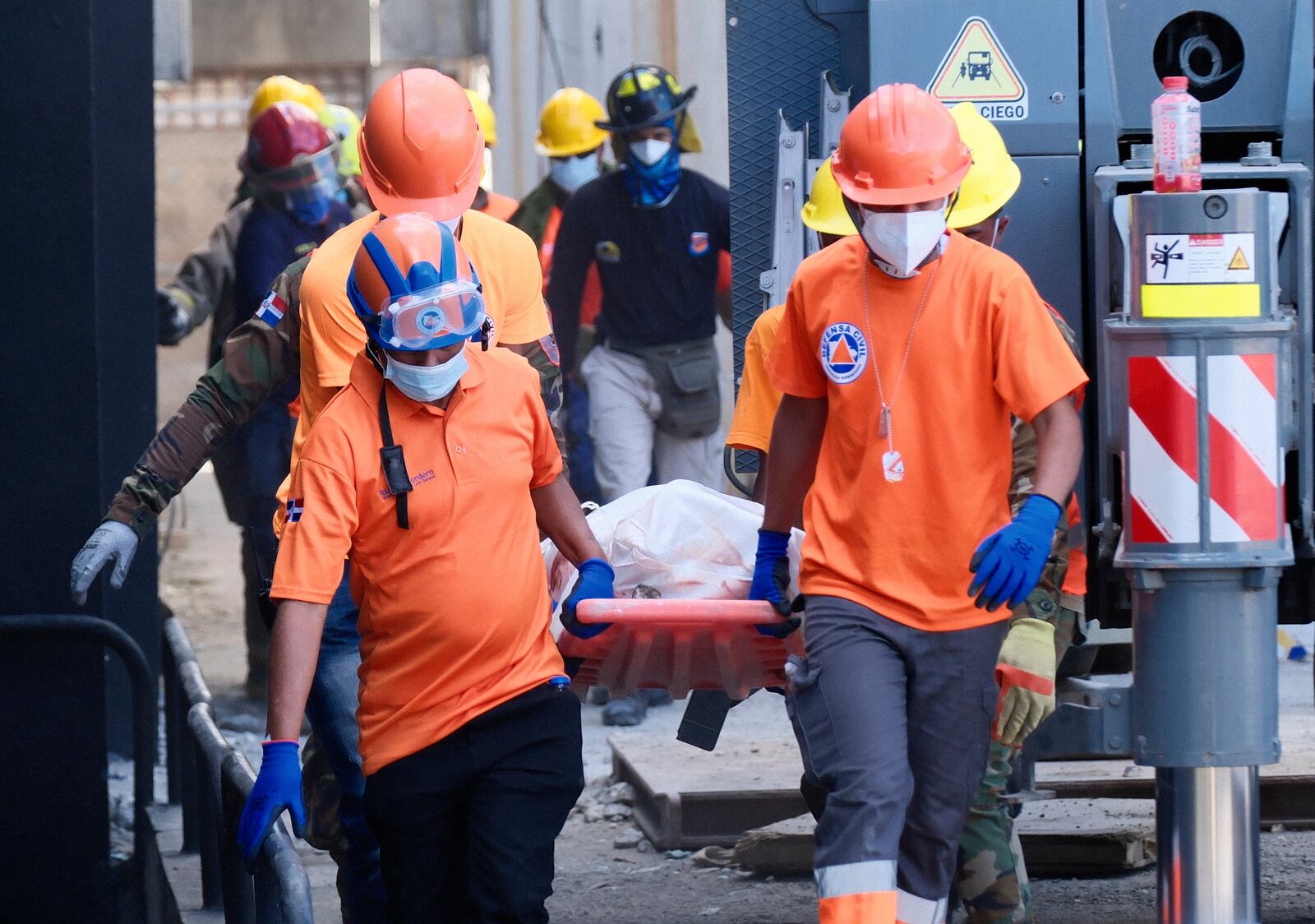 Rescue workers carry the recovered body of a victim who died when the roof collapsed two nights prior at the Jet Set nightclub during a merengue concert, in Santo Domingo, Dominican Republic, Wednesday, April 9, 2025, (AP Photo/Ricardo Hernandez)