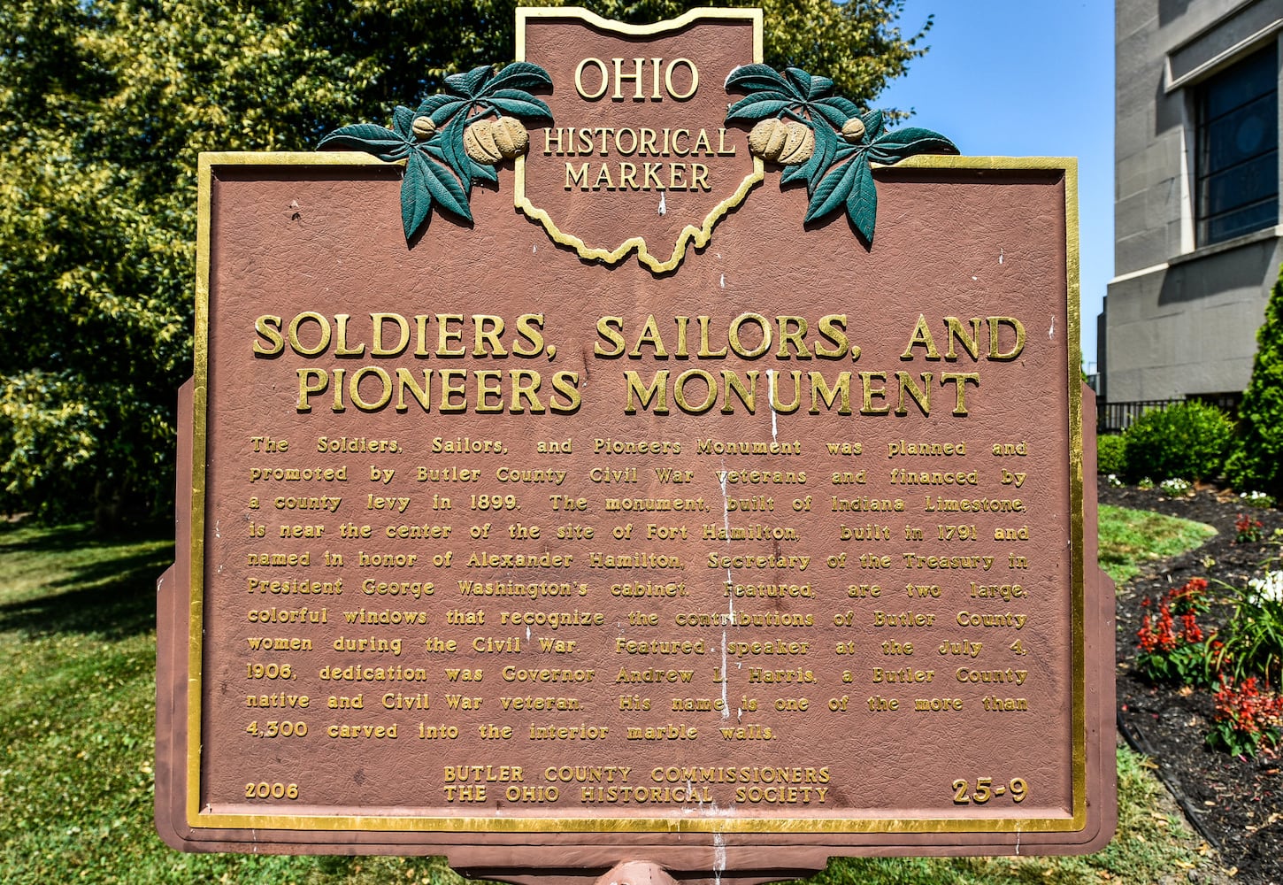Soldiers, Sailors and Pioneers Monument in Hamilton