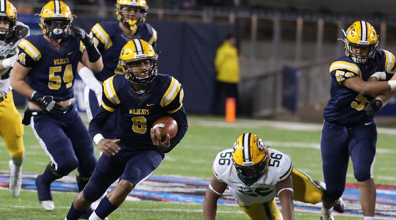 Springfield's Te'Sean Smoot carries the ball against St. Edward. BILL LACKEY/STAFF