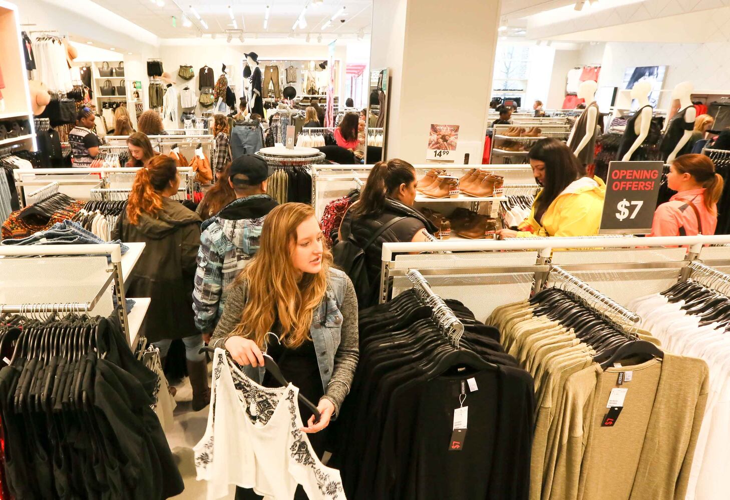 H&M opens at Liberty Center