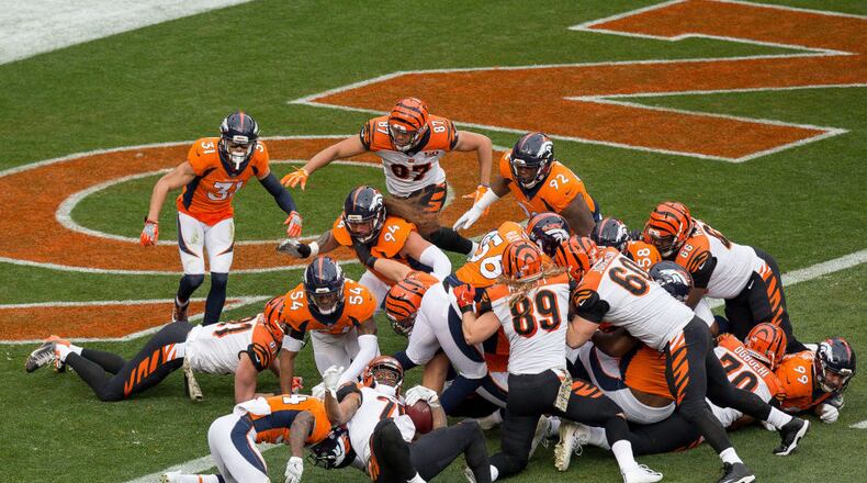 DENVER, CO - NOVEMBER 19: The Denver Broncos defense stops running back Joe Mixon #28 of the Cincinnati Bengals near the goal line in the first quarter of a game at Sports Authority Field at Mile High on November 19, 2017 in Denver, Colorado. (Photo by Justin Edmonds/Getty Images)