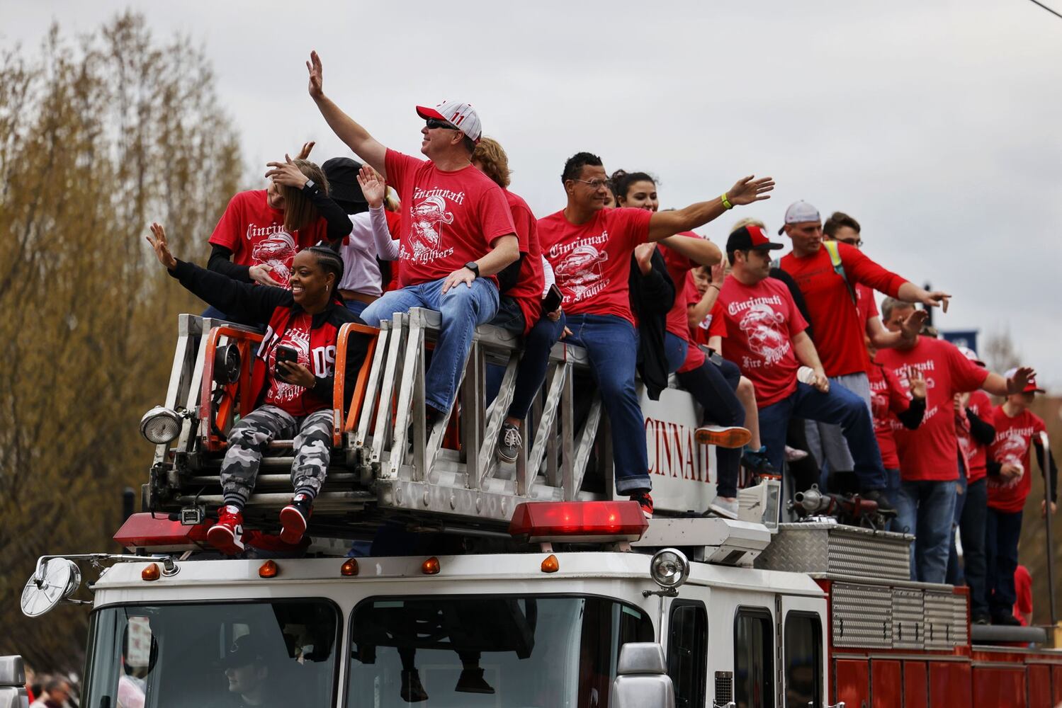 041222 Reds parade