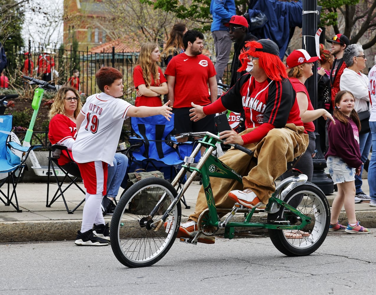 041222 Reds parade